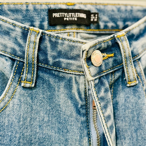 PrettyLittleThing Jeans Relaxed Fit High Rise Straight Leg Denim Light Wash SZ 4 - Picture 9 of 15